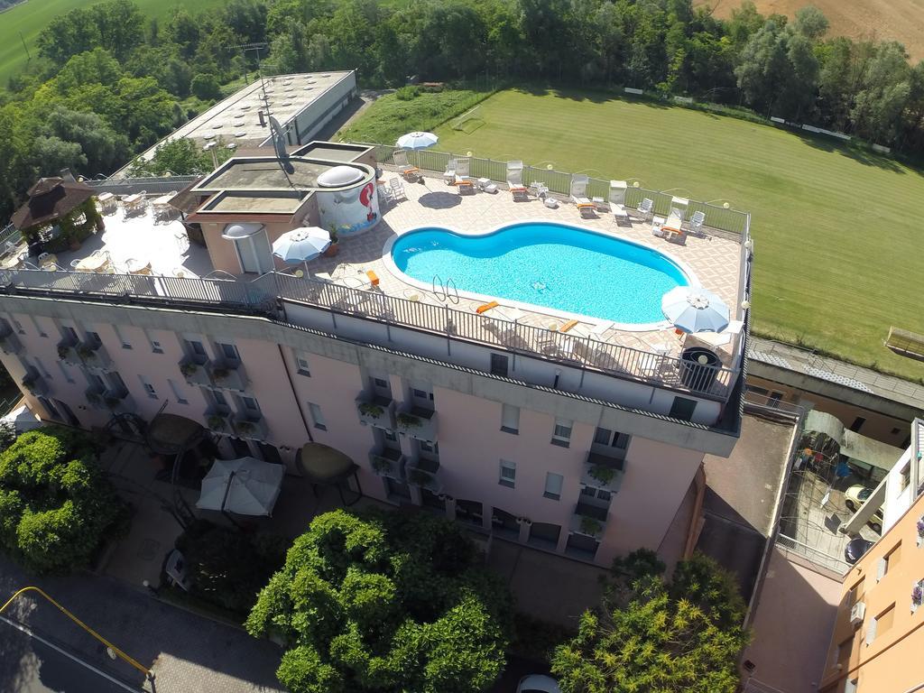 Hotel Sporting Tabiano Terme Exterior foto